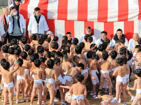 裸の男の子二人 10154001854 の写真・イラスト素材アマナイメージズ