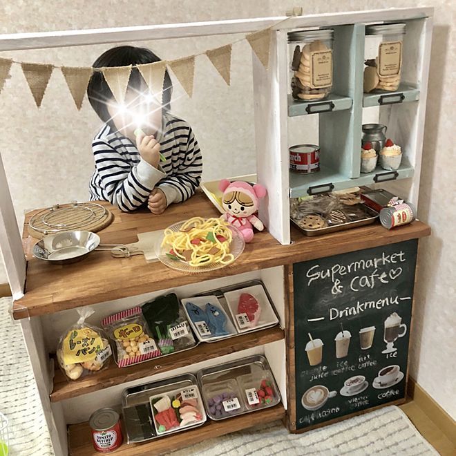手作りおままごとキッチンの実例アイデア５選！100均で作るお手軽DIYも - macaroni