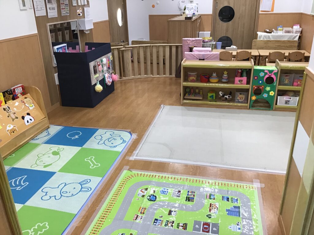 園見学 手作りのままごとコーナー、ロフト 保育者こだわりの室内環境 鳩の森愛の詩瀬谷保育園