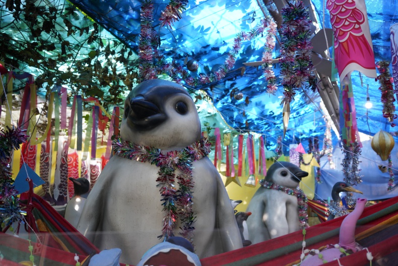 カオスすぎるのになぜか泣けちゃう謎空間◎伊東市 まぼろし博覧会 館長セーラちゃんのお見送りに涙腺崩壊 「なんだかよくわからない」魅力が満載！くふうロコしずおか