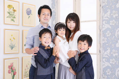 七五三の前撮りは夏でもOK!親の服装マナーと涼しく見せるコーデ術スタジオもなみコラム記事