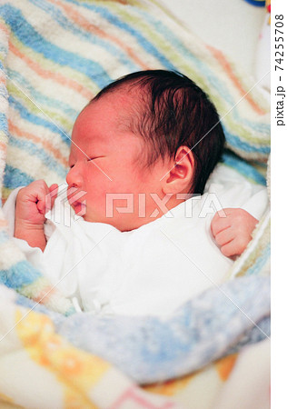 新生児顔パーツ♡ ・ お顔が気になったら2枚目を☑️ ・ 👀👂🏻👃🏻👄✋🏻🦶🏻 ・赤ちゃんパーツ写真赤ちゃんパーツ新生児出産報告出産しました9月生まれ9月生まれベビー9月生まれの男の子妊婦卒業2児ママ男の子baby男の子ママ赤ちゃんのいる