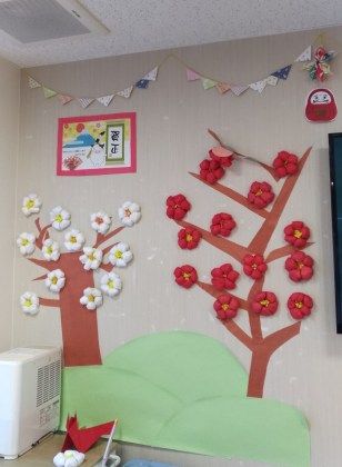 今年最後のデイサービスの創作レクは正月飾り