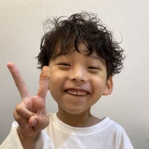 外国人の子供風』くせ毛パーマ：L001024891ベル 表参道店 Belle のヘアスタイルホットペッパービューティ