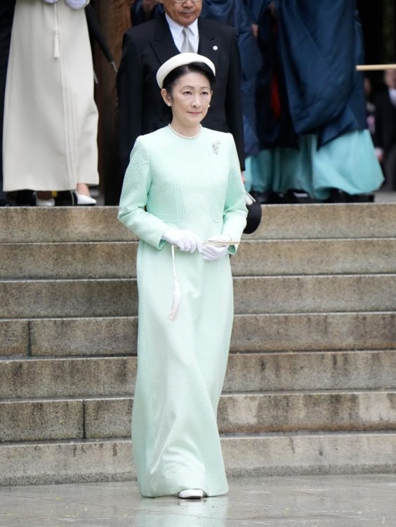 女性皇族10方 雅子さまは紅葉、愛子さまは扇 お着物に込められた想いとは？「秋の園遊会」ファッション – STORYストーリィオフィシャルサイト