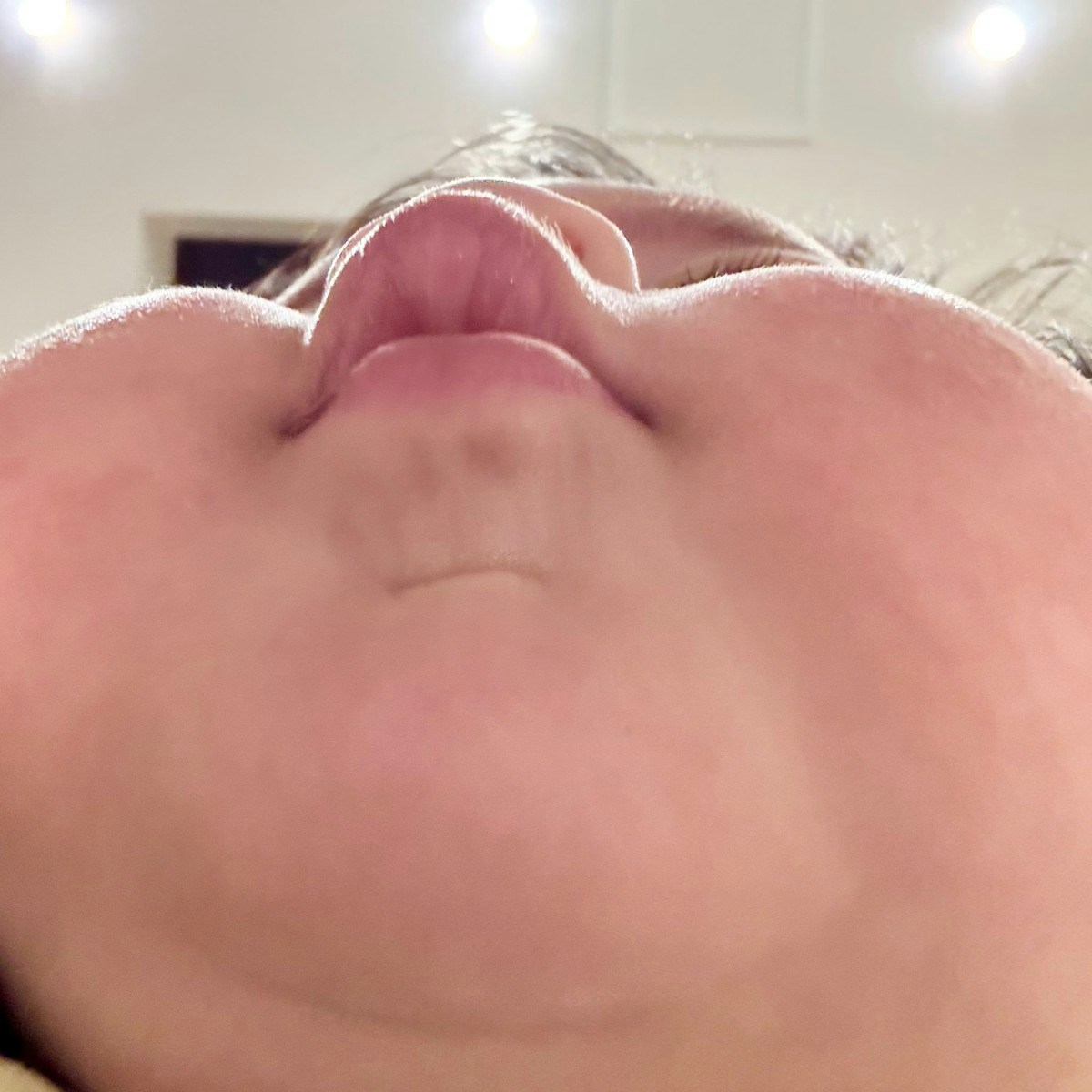 まさに眼福～！超レアなアングルの赤ちゃんほっぺに2.5万いいね「この角度たまらん」「愛おし山脈」ママリ