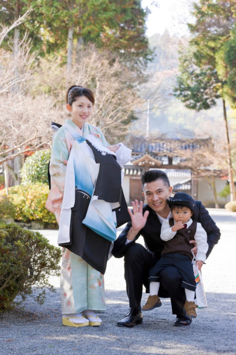 祖父母はお宮参りで何を着ればよい？服装選びのポイントとマナーお宮参りレンタル衣装は晴れ着の丸昌