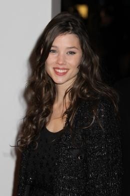 特別招待作「パイレーツ・オブ・ ：カンヌ映画祭 招待客ファッション 写真特集：時事ドットコム