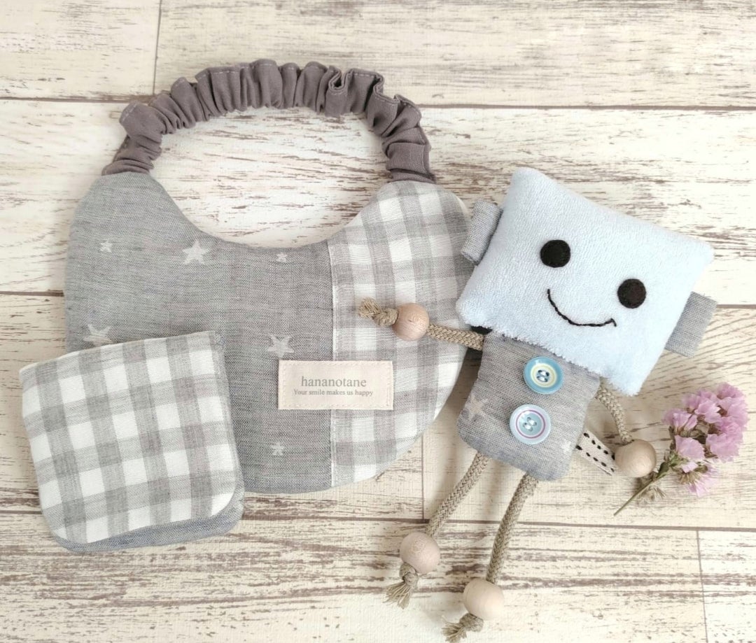 ✳︎赤ちゃん帽子,ユザワヤ で購入した生地で赤ちゃん帽子を作りました。, 硬めの接着芯でかっちり目に！, くるみボタンも手作りです👒,ハンドメイド,ハンドメイド記録,ハンドメイド初心者 ,ミシン初心者 ,ミシン,ものづくり ,帽子,赤ちゃん帽子,手作りベビーグッズ ,手作り男の子服