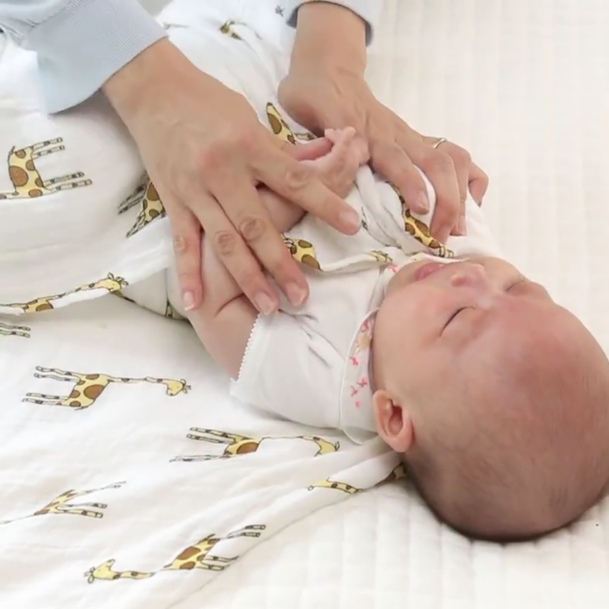 おくるみは夏も大活躍！ぴったりの素材や使い方、ハンドメイドまで