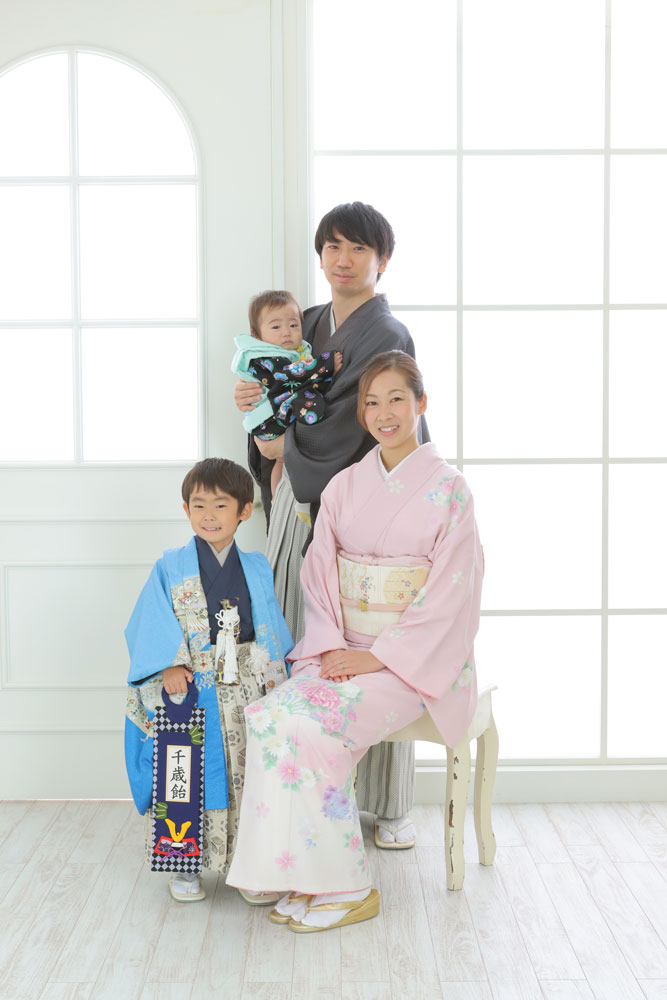 七五三、両親の服装はなにが正解？ハズさない兄弟姉妹、祖父母の定番コーデもご紹介！兵庫県西宮市の写真館は「いぬづか写真室」