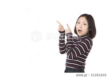 女性の指差しポーズ イラスト素材7280396- フォトライブラリ