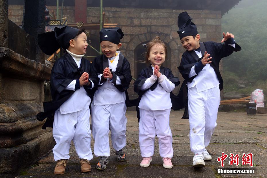 かわいらしい 可愛らしい 子 子供の写真素材 - PIXTA