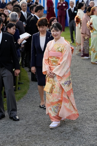 雅子さまと愛子さま、紀子さまと佳子さま 母と娘のお気持ちの違いは〝園遊会お着物デビュー〟の装いに表れていた – STORYストーリィオフィシャルサイト