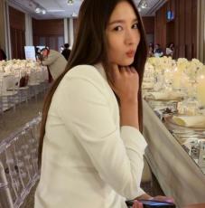 俳優ナムグン・ミンの妻チン・アルム、背が高くてカッコいいのに「清純美貌」までHwaiting ファイティン