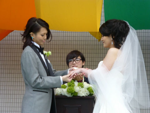 日本ではなく海外でLGBTQ挙式を挙げるゲイカップルが急増の理由とは？リザライマガジン