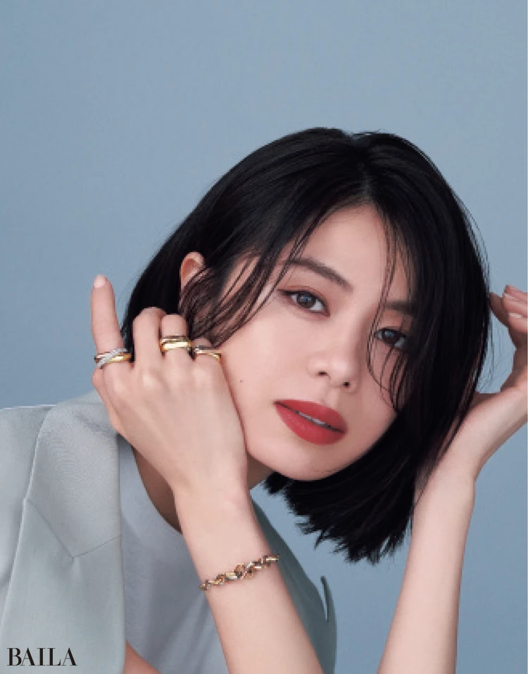 画像6 6松井愛莉＆佐藤晴美“超絶美脚コンビ”で初表紙 「結婚するなら何歳まで？」女子トークが止まらない - モデルプレス