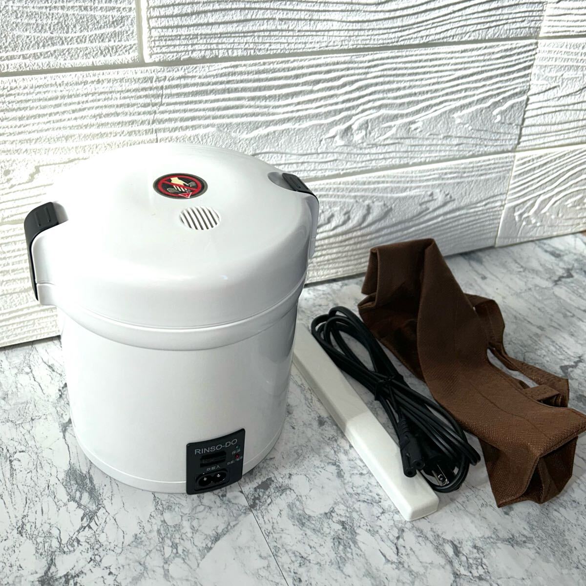 Toziariuon ガラステーブル ローテーブル コーヒーテーブル テーブル 一人暮らし 幅88cm 収納付き 強化ガラス天板 テAmazon.co.jp: Toziariuon ガラステーブル コーヒーテーブル 幅88cm 強化ガラス天板 クリア天板+ホワイト脚: おもちゃ