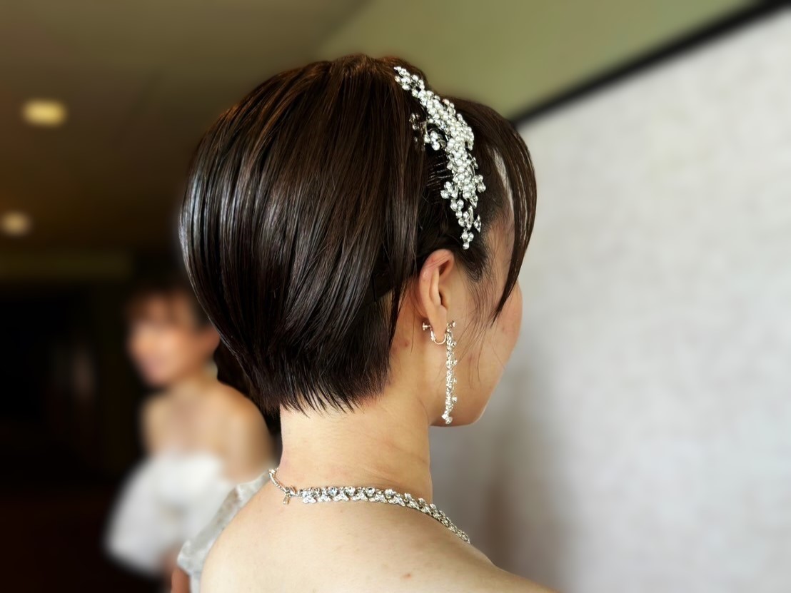 結婚式ショート・ボブヘアアレンジ35選！そのままでOKお呼ばれヘア - IKINAイキナ