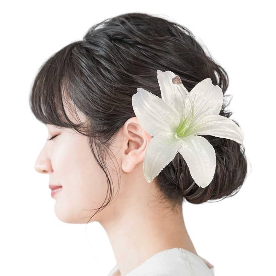 楽天市場 美しい！ゆり かすみ草 クレッセントブーケ 結婚式 ウェディングブーケ 送料無料 オシャレ 華やか 豪華 高級感 上品 きれい 高級感 百合ユリ 白 純白 ブライダルブーケ ブーケ ブートニアセット ２点セット 海外ウエディング 枯れない花 : HanaSakie ブーケ