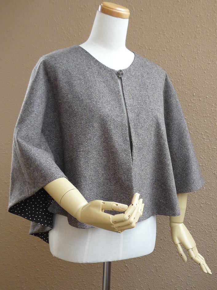 サンタ服にもなる♪こびと風とんがりフードケープ ポンチョ の作り方 - nunocoto ヌノコトキナリノモール