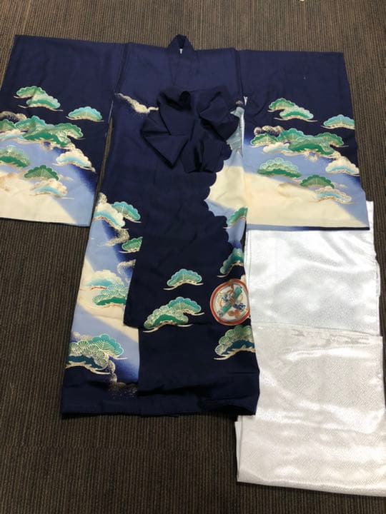 男の子のお宮参り産着 祝い着「クリーム色 三種の神器に鷹」日本製 熨斗目 のしめ 一つ身 一ツ身 初着 お初着 御祝着 着物 七五三 お宮詣り 祈願お祈り 子供 キッズ 赤ちゃん ベビー 男児 メール便不可