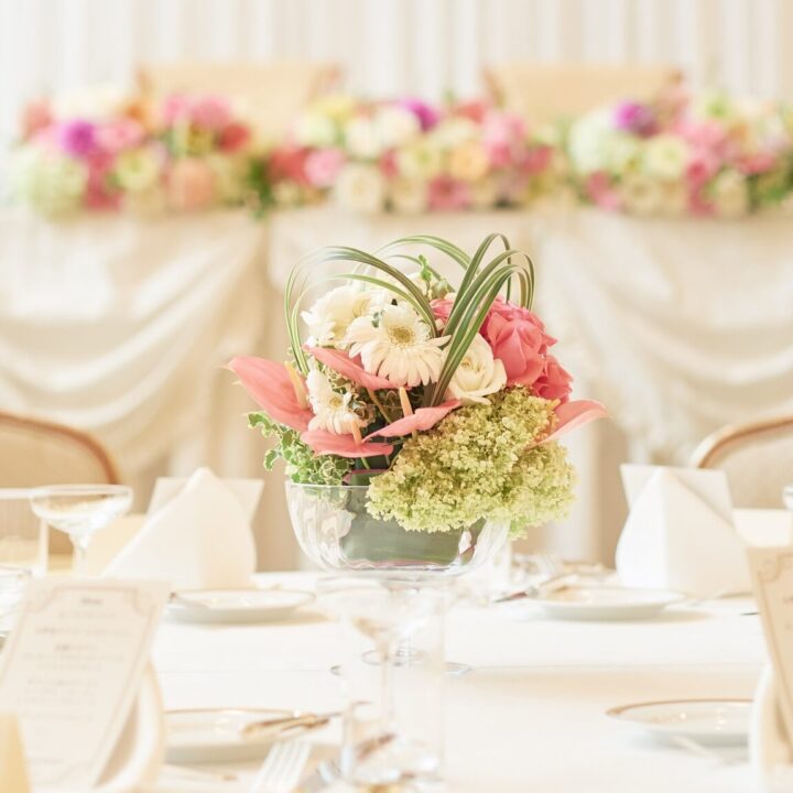 コスパ最強♡テーブル装花を節約しながら華やかに見せる裏技10選！ウェディングニュース