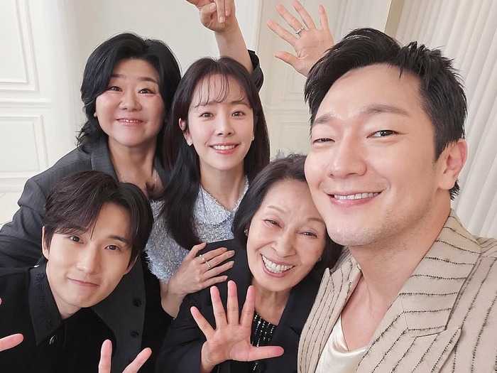 BTS デビュー9周年「家族写真」公開-Chosun Online 朝鮮日報