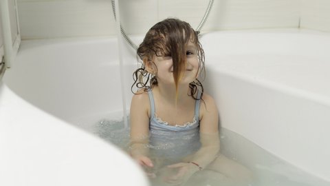 387 子供 風呂 日本人 Stock Photos, High-Res Pictures, and Images - Getty Images