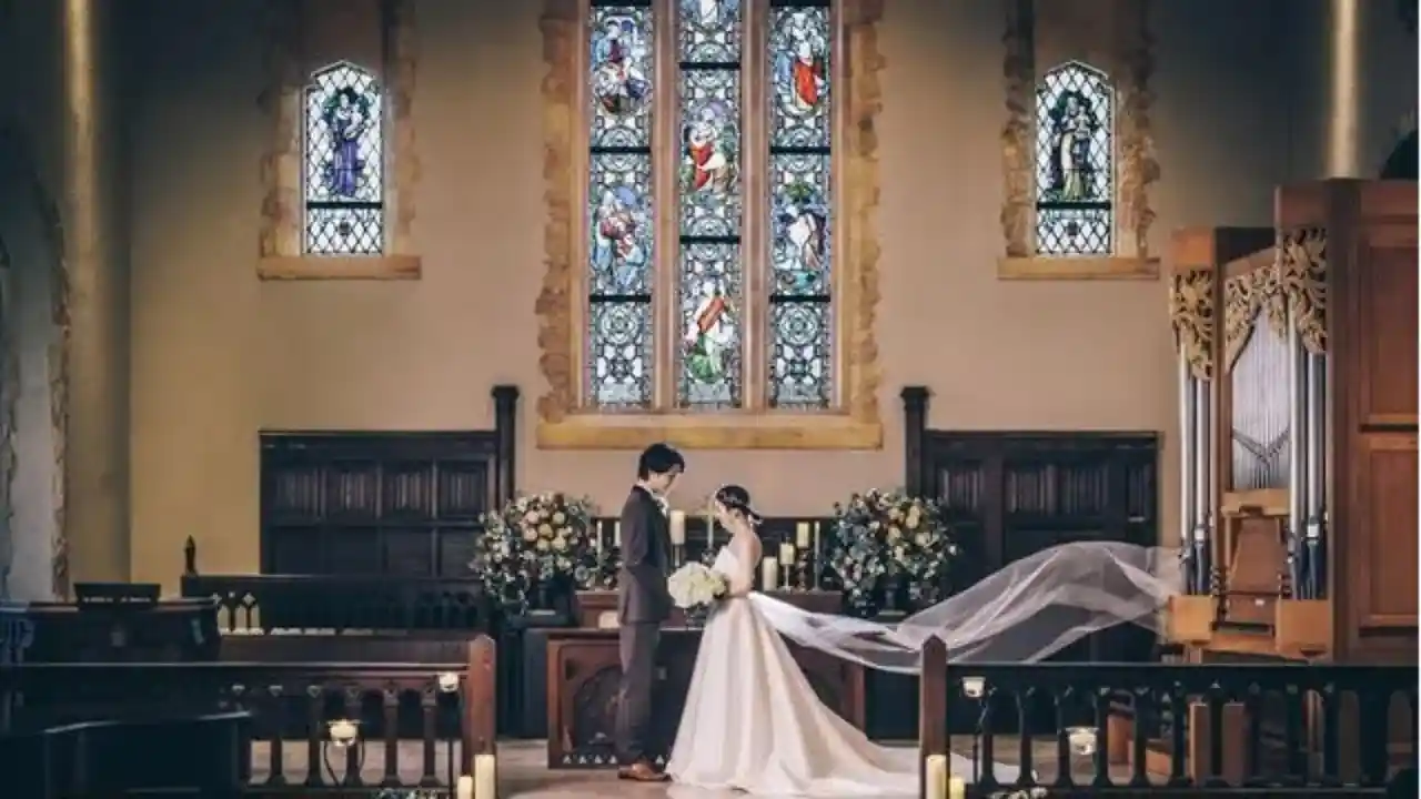 ステンドグラスが美しい話題の教会・チャペル10選!エリア別で紹介みんなのウェディングニュース