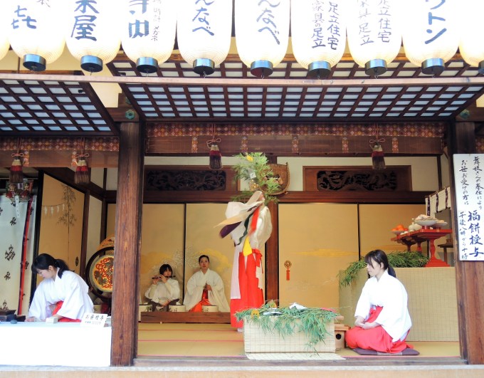 京都 平野神社 ⛩ 魁 さきがけ桜と、 可愛い巫女さん😍🌸平野神社平野神社の桜魁魁桜桜桜🌸さくらさくら🌸サクラ京都京都観光京都桜cherryblossom着物kimonokimonostyleそうだ京都行こうig_japanig_flowersjapan_of_insta