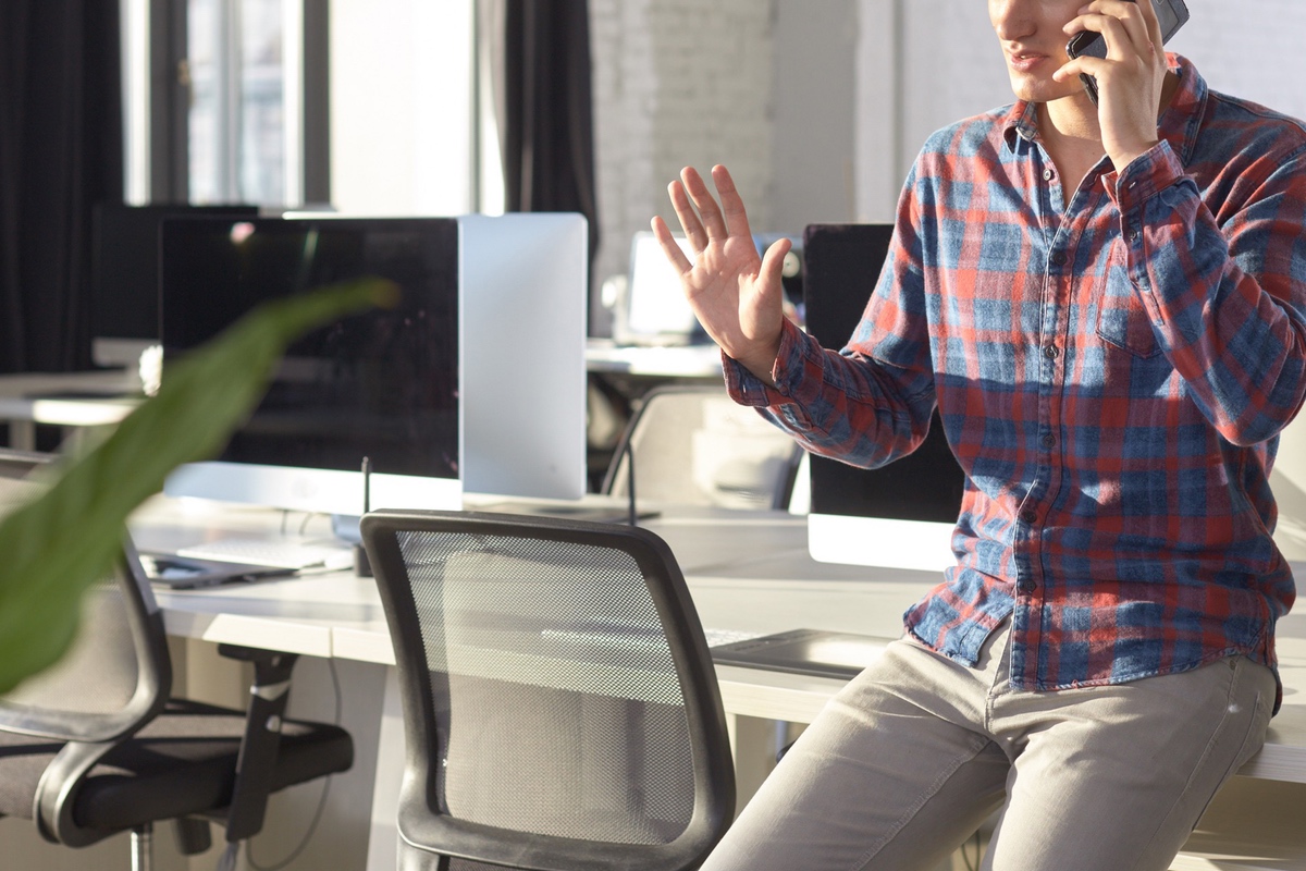 社内恋愛の始まりです 職場の男性が気になる女性に出すサイン4選ニフティニュース