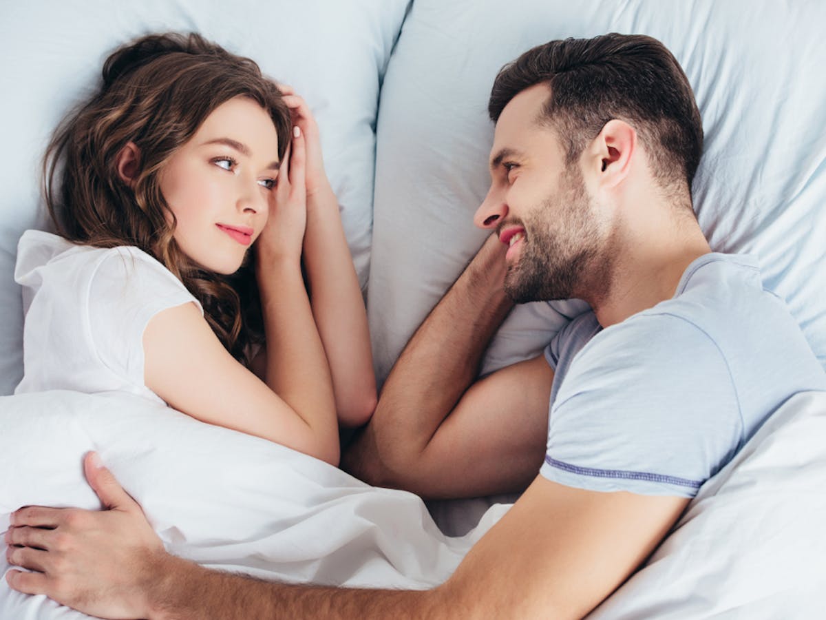 解明 カップルの寝方で深層心理が分かる？寝相で二人の性格を診断