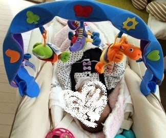 ベッドメリー ぶら下げおもちゃ ベビーカーおもちゃ アーチ型 ガラガラ ベビーおもちゃ 寝かしつけ 知育玩具 ベビーカー用振り子 ハイローチェアベビーベッド チャイルドシート 取り付け簡単 多機能 室内 屋外 赤ちゃん遊び お誕生日 出産祝い 贈り物