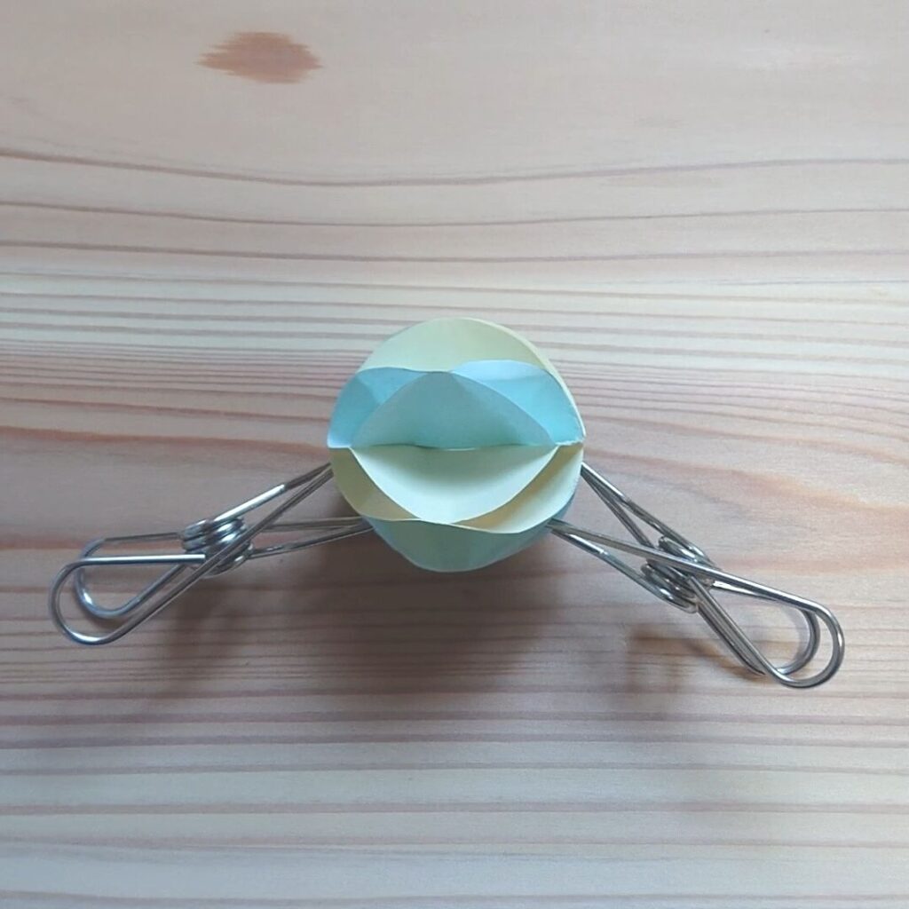 ハニカムボールのモビール作り方を紹介「クルクルまわって赤ちゃんも喜ぶ」 100均折り紙で簡単手作り