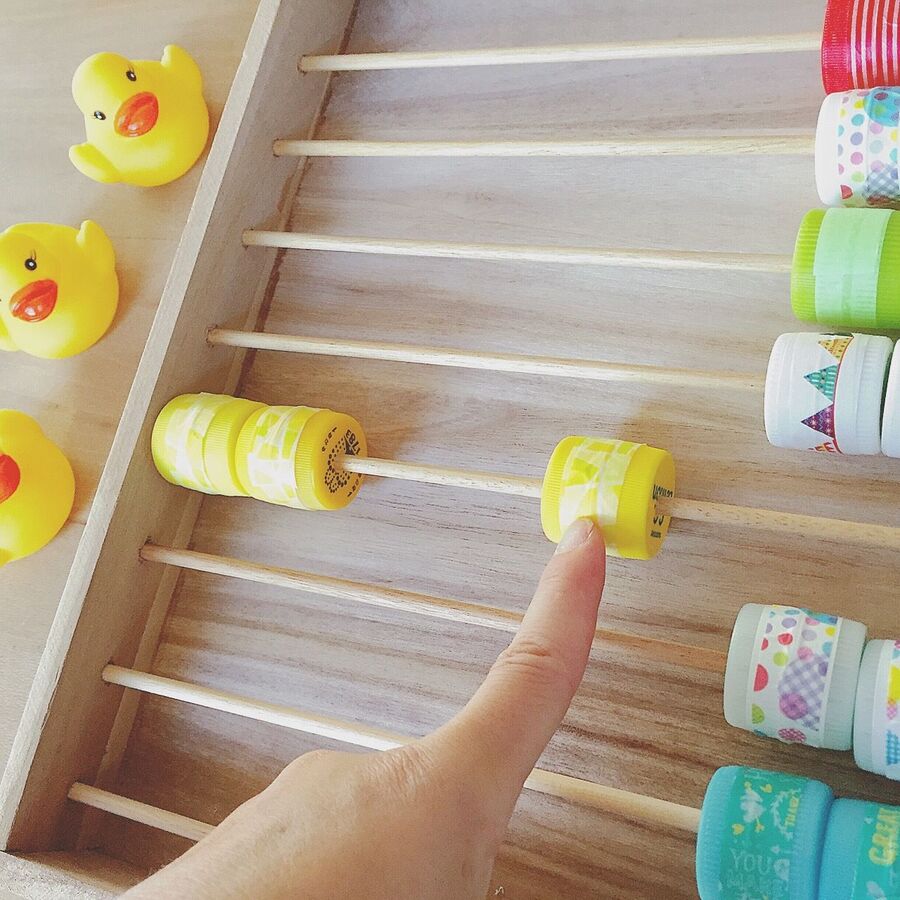 手作りおもちゃ製作簡単でおすすめ！ 作り方＆遊び方を年齢別に紹介保育士を応援する情報サイト 保育と暮らしをすこやかに ほいくらし