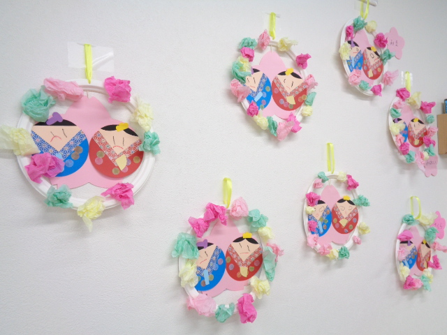 お雛様のひな壇を画用紙で！保育園の手作り雛人形製作におすすめ♪おりがみっこⅡ