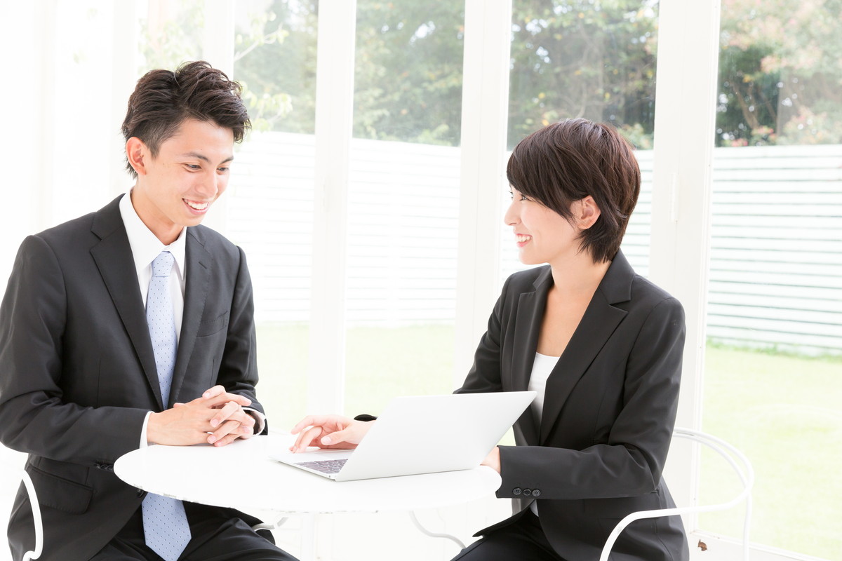 男の行動 職場の気になる女性への態度。本気で好きになると表れるサインとは？Smartlog