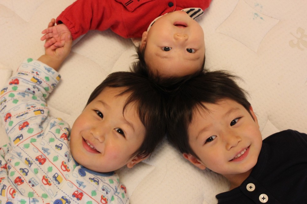 わが家が「3人兄弟にこだわった理由」子どもは何人が理想？ ママリ- ライブドアニュース