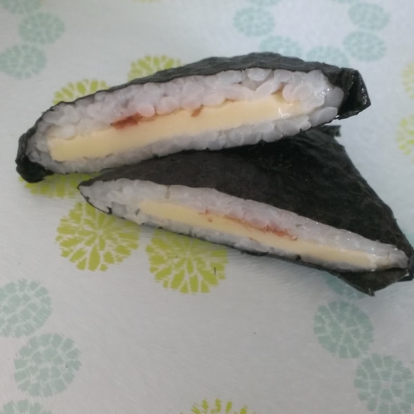 ハマる人続出!ウインナーおかかチーズのおにぎり 子供喜ぶ♡