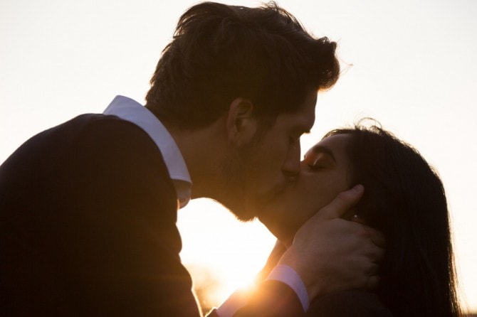 デートでのキス徹底ガイド 何回目のデートからOK？ おすすめの場所やタイミングは？「マイナビウーマン」