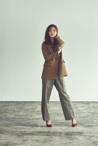 息子が去年の春から一人暮らしを始めて、一緒にいた頃よりもたくさん話をしている。離れて暮らしている今の方が、ずっと一緒にいたあの頃よりも近くに感じるのは何故だろう。⁡ 私が撮休だった日、彼がごはんを食べに来た。母ちゃんが作る味噌汁の中でニラと卵の味噌汁が