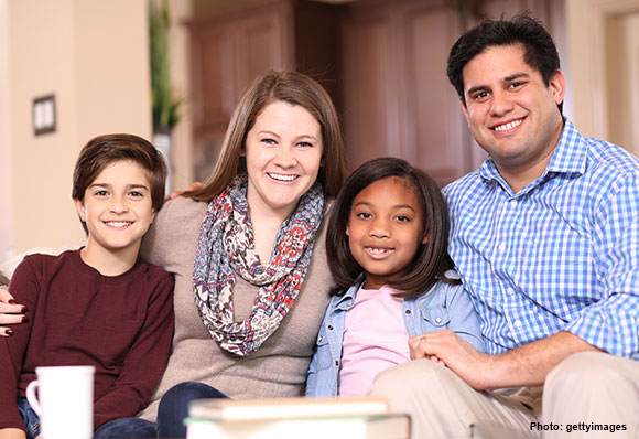 バチが当たった 黒い肌嘆いた母 「アメリカーと呼ばれて」 中毎日新聞