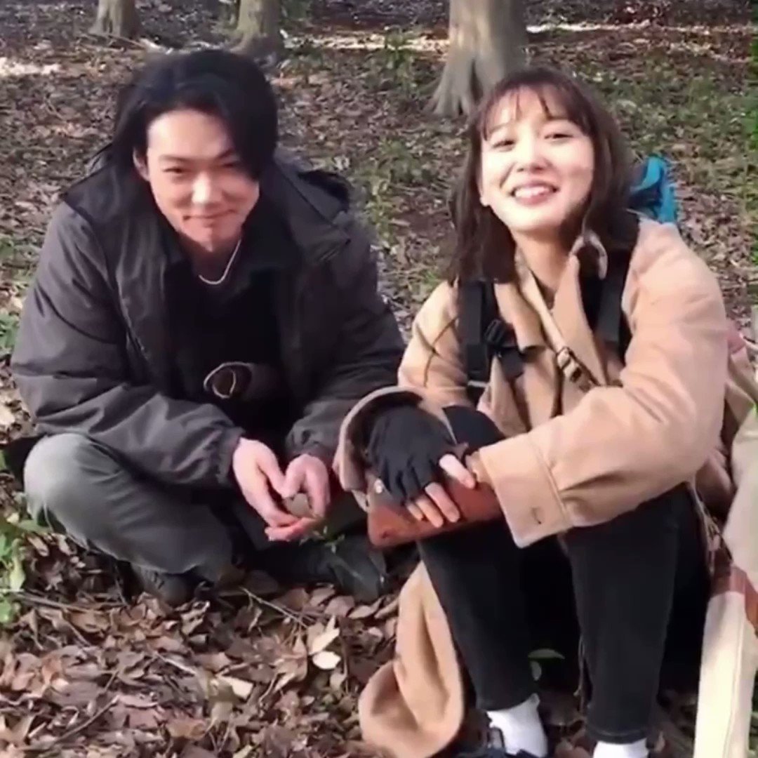 等々力役笠松将 さん 佳奈恵役飯豊まりえ さん クランクアップ💐 ＼ 似た者同士で 共に戦う同志だった2人🤝Season2で描かれた関係性の変化も 見どころの1つでした。 2人を優しい笑顔で労う 響竹内涼真 🥺君と世界が終わる日にSeason1～2Hulu で全話配信中