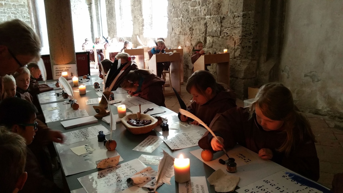 鐘の音が聞こえる時のスピリチュアルな意味とサインスピリチュアル大辞典：Tomaful