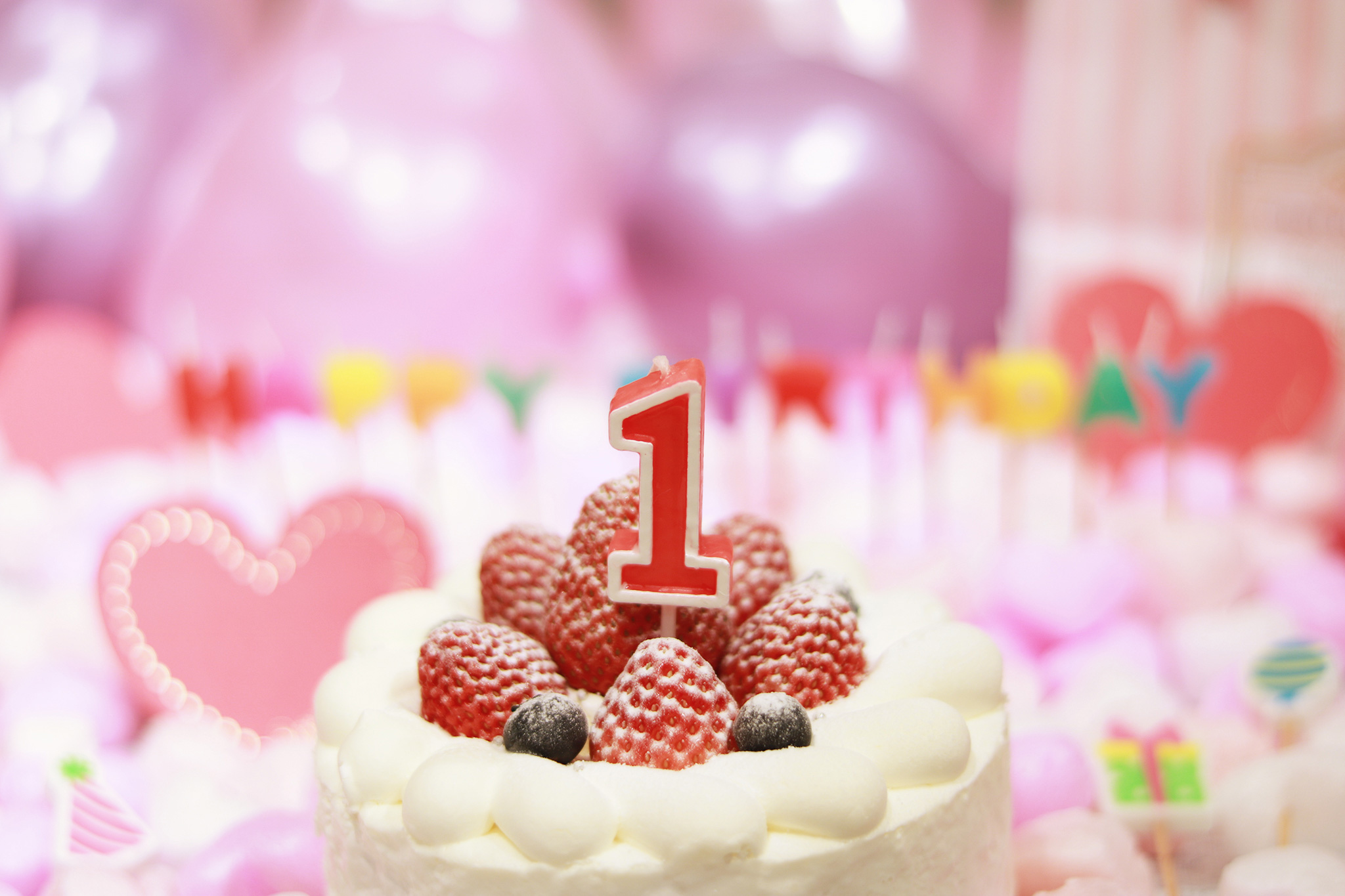 💖 1歳のお誕生日おめでとうございます🎉 にこにこ可愛いママさま♡ いつもご来店ありがとうございます😊 日々、赤ちゃんのお誕生日ケーキや記念 日ケーキ等のデコレーションケーキもお作りさせて戴いております。 1歳2歳3歳の方は、生クリーム、ヨーグルトクリーム等お