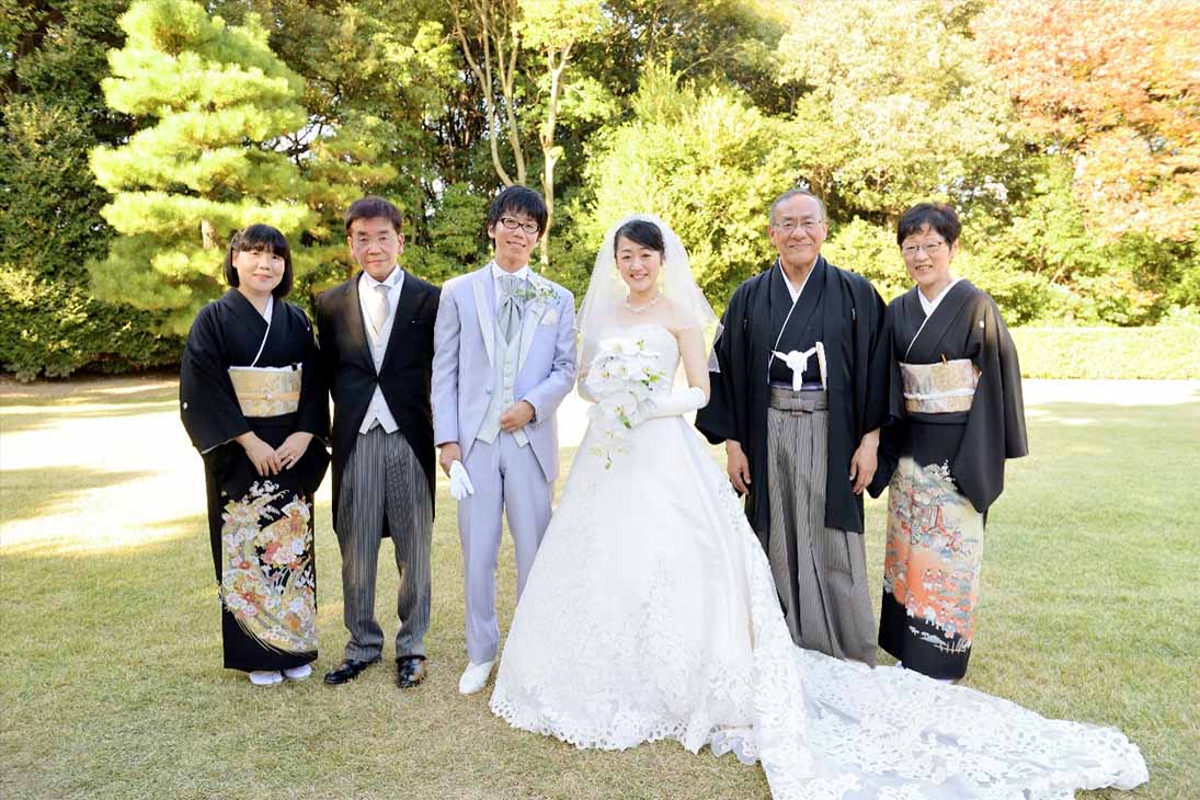 結婚式での 服装マナー・母親編 何を着る？アクセサリーは？ゼクシィ