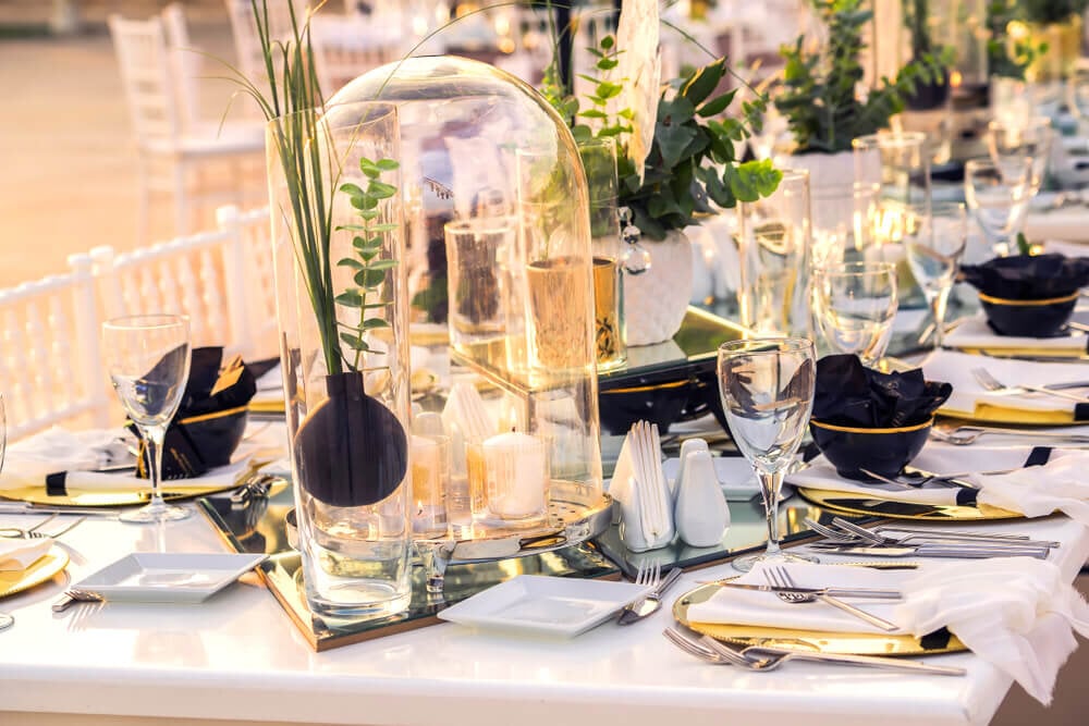 テーブルコーディネート 黒」のアイデア 11 件結婚式 テーブル 装花, テーブルコーディネート, テーブル 装花