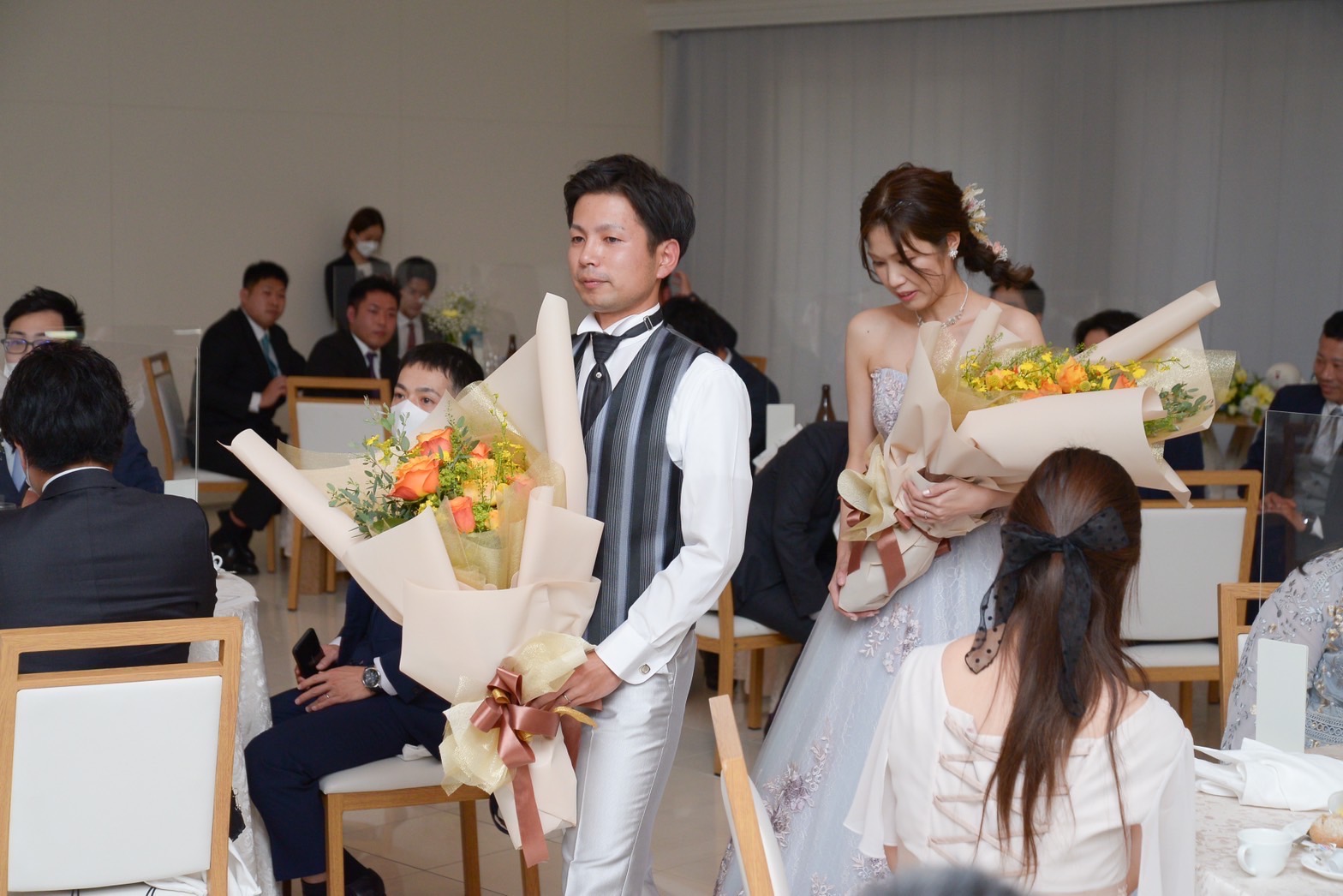 結婚式で両親への花束を持ち込み！料金はかかるの？ブライダルフェアから始まる結婚式の悩みを解決するサイト
