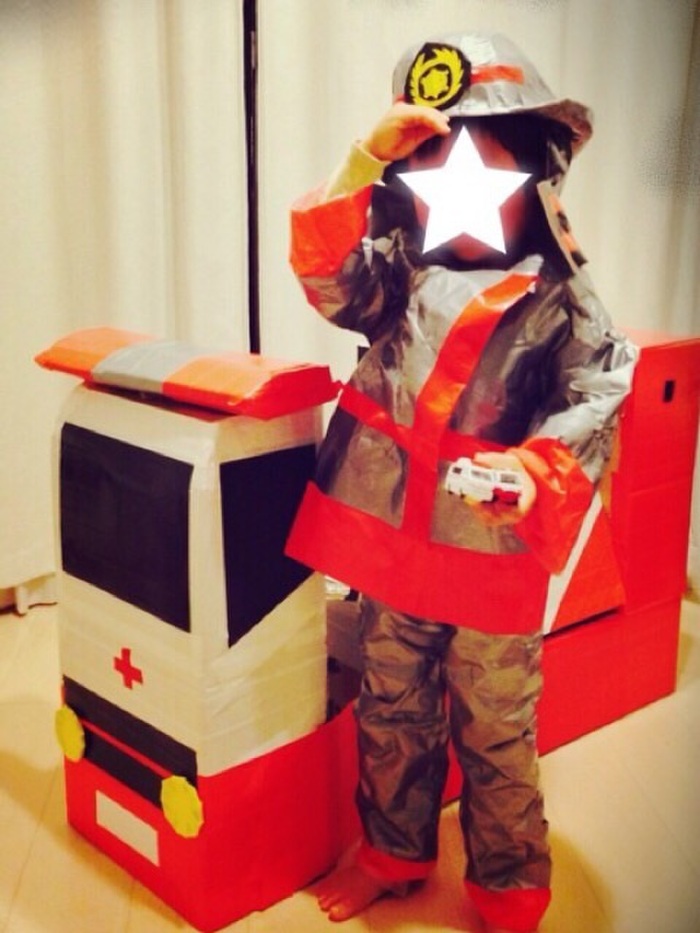 川崎市 : 防火帽サンバイザーで消防士に変身！ 幸消防署